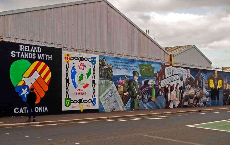 Titanic Belfast and Mural Tour 12 24 Hours in Belfast