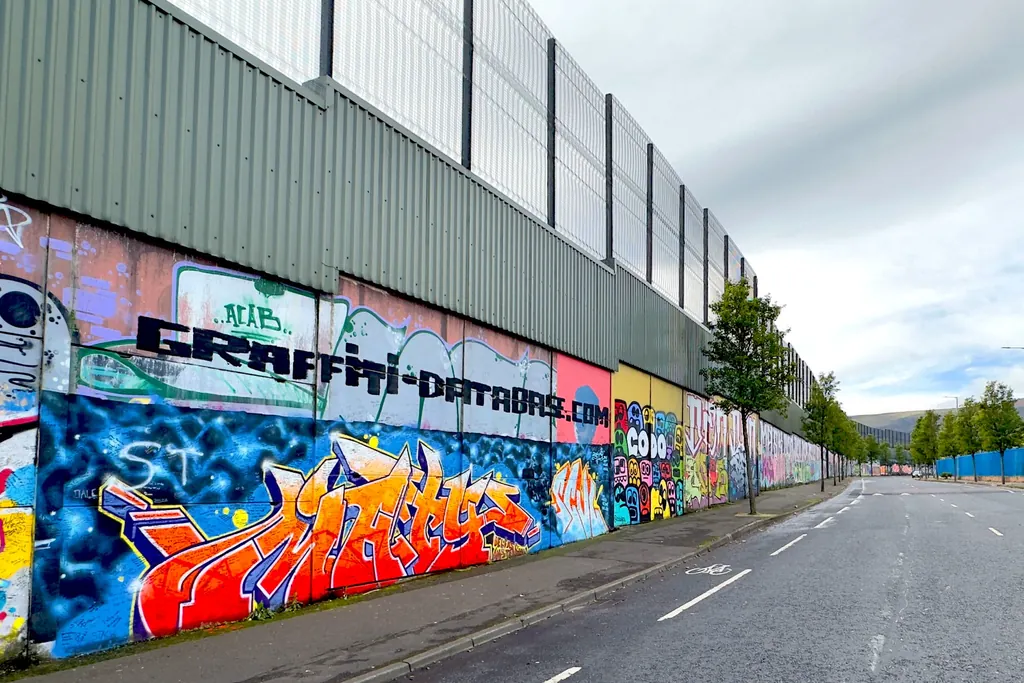 Belfast City Sightseeing Tour view of Peace Wall murals in West Belfast