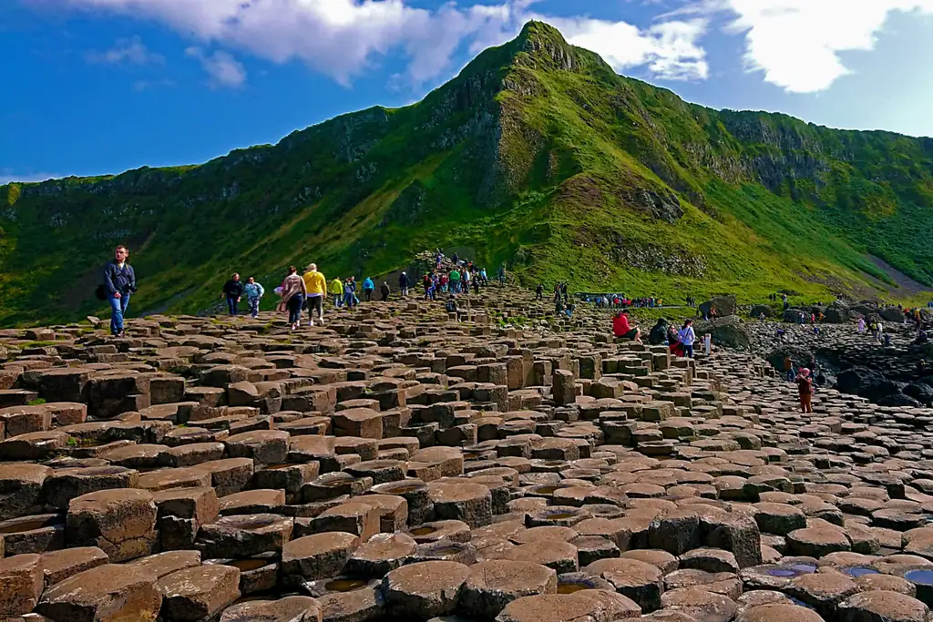 Giants Causeway Express Tour visiting the basalt columns