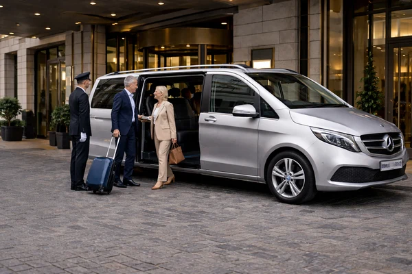 Belfast Tours NI Mercedes V-Class for private Belfast airport transfers
