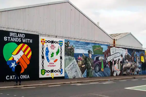 Belfast black cab political mural tour on the Falls and Shankill roads