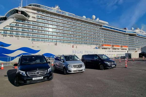 Private shore excursions from Belfast Cruise Terminal with a Mercedes-Benz V-Class and local guide